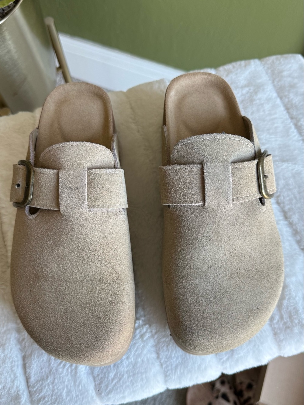 CUSHIONAIRE Women's Granola Genuine Suede Cork Footbed Platform Clog, size 7.5 - Picture 3 of 7